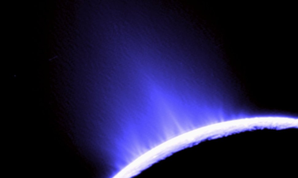 Geizeriai Saturno palydove Encelade. 