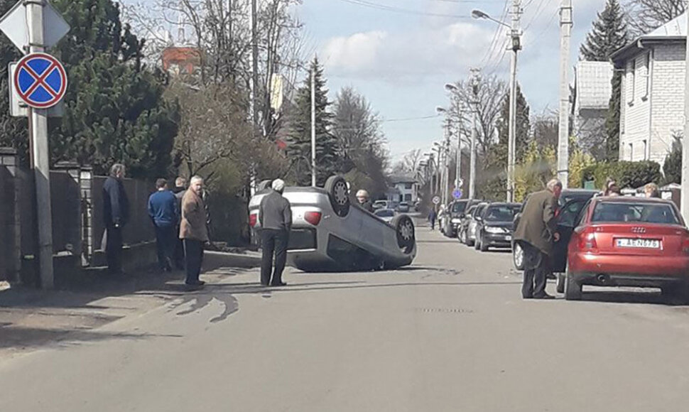Ant stogo apvirtusi &bdquo;Audi&ldquo;