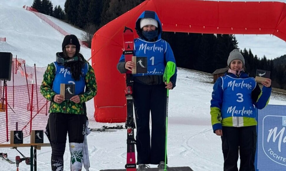 Neringa Stepanauskaitė (kairėje) buvo antra jaunimo įskaitoje.