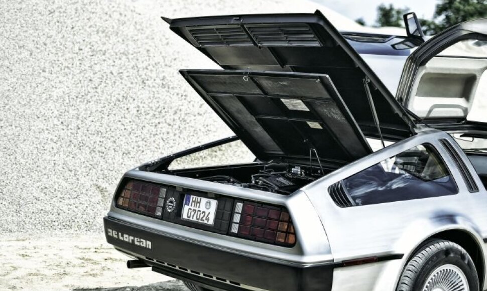 „DeLorean DMC12“