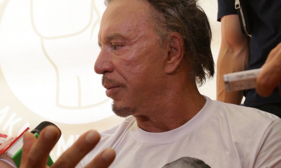 Aktorius Mickey Rourke Maskvoje garbino Rusijos prezidentą Vladimirą Putiną