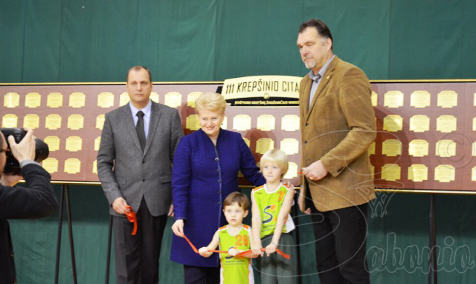 Prezidentė lankėsi Sabonio krepšinio centre
