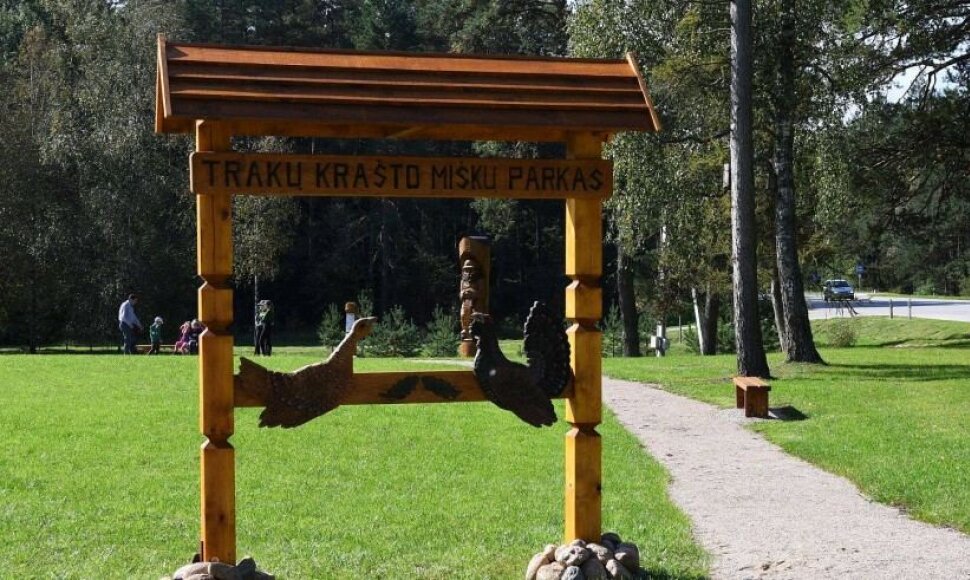 Urėdijos darbuotojai parką įrengė savo jėgomis