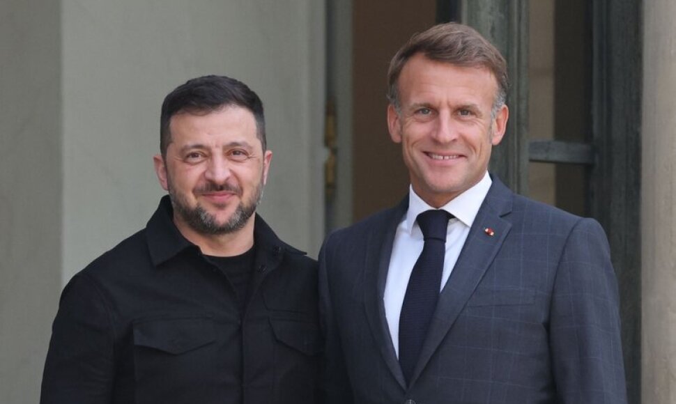 Volodymyras Zelenskis ir Emmanuelis Macronas / AFP