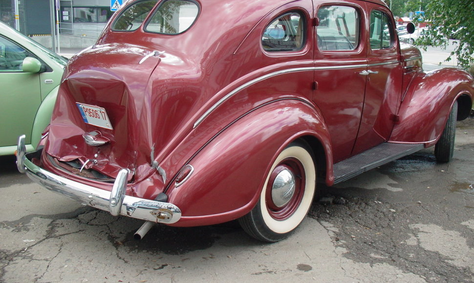 Avarijoje apgadintas 1939 m. „Plymouth P8 Deluxe“