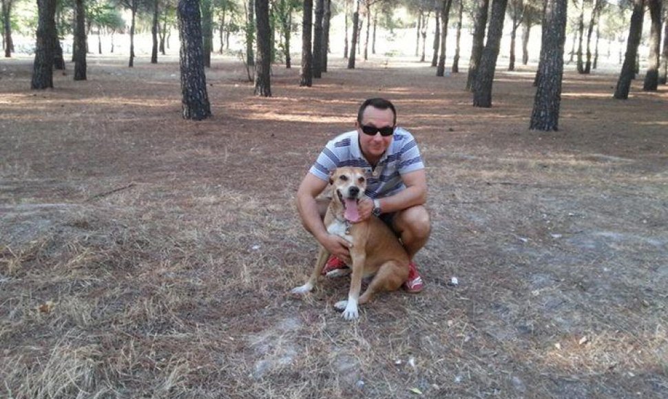 Javieras Limonas Romero su savo šunimi