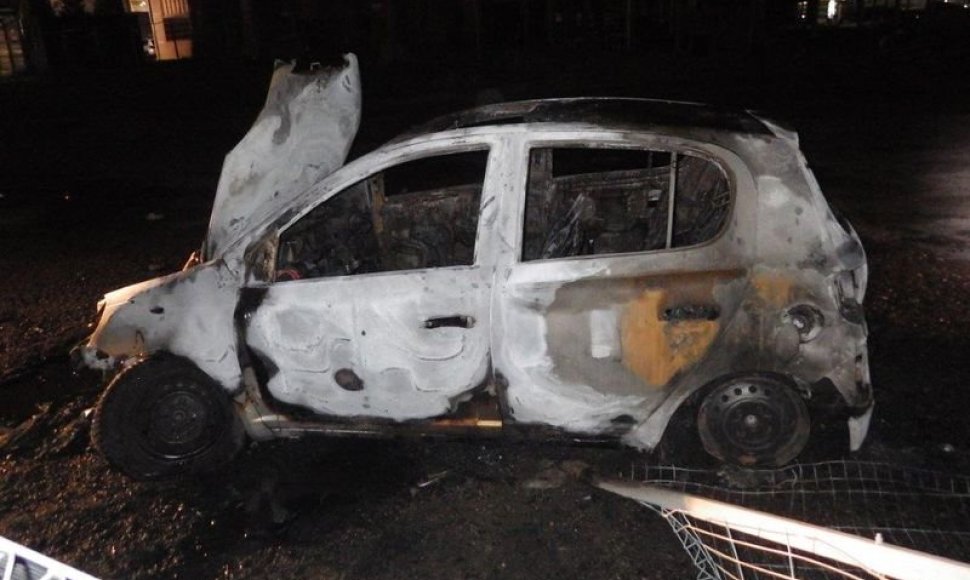 Kauno apskrities policija tyrė painią liepos 21 d. naktį Kaune, Pramonės pr., pavogto pilkos spalvos automobilio „Toyota Yaris“ dingimo istoriją.