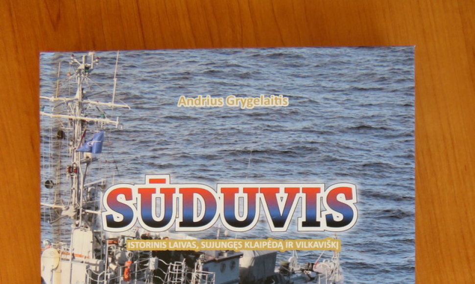 Išleista nauja knyga apie karinį laivą „Sūduvis“