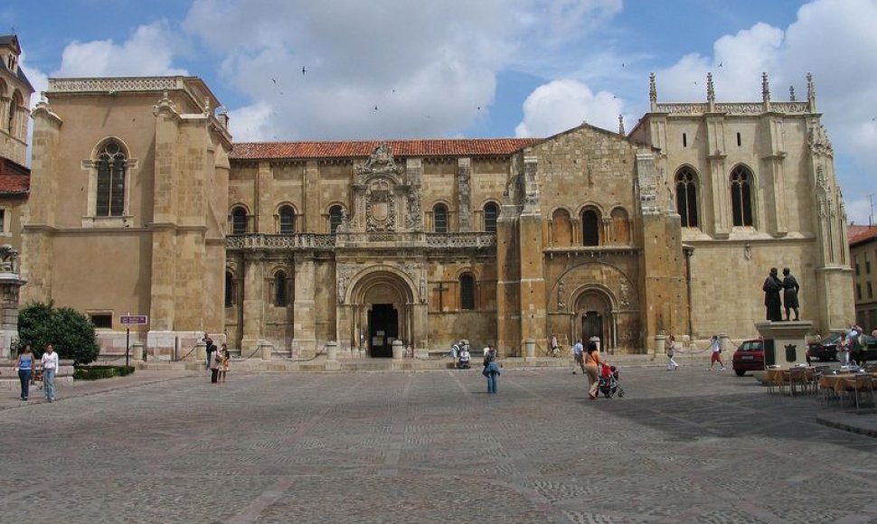 Tyrinėtojai teigia, kad Šventasis Gralis yra Ispanijos Leono mieste esančioje Šv.Izidoriaus bazilikoje