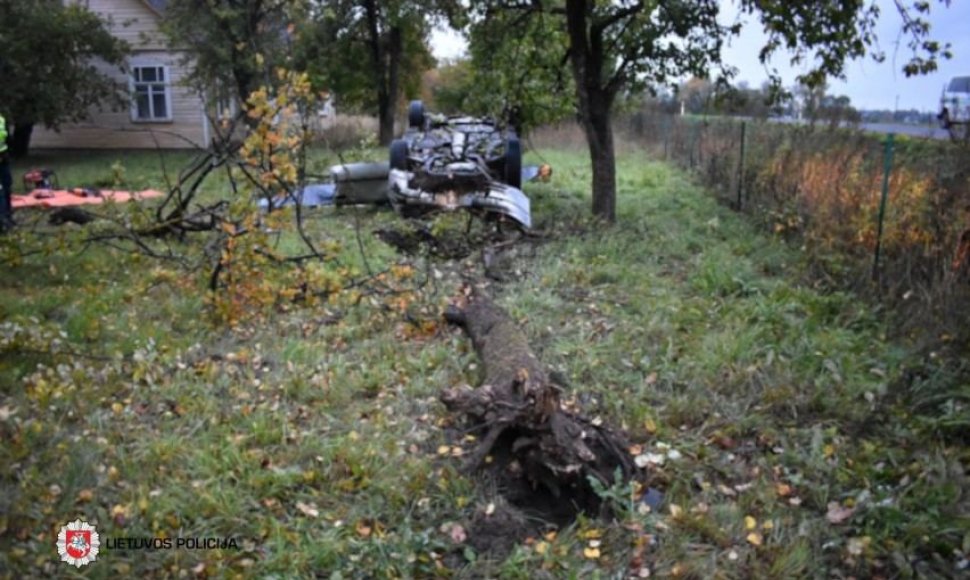 „Opel Astra“ avarijos vietoje