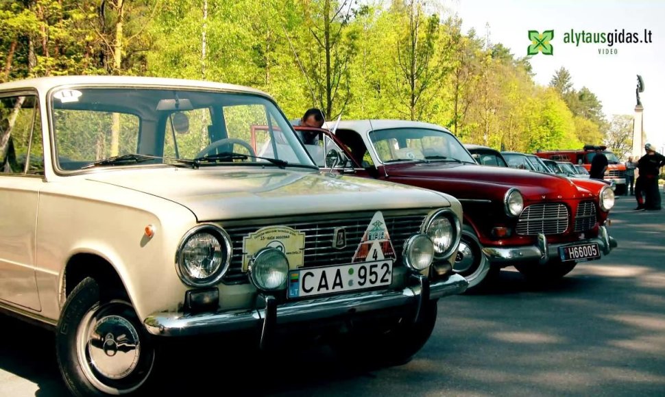 Dzūkijos senovinių automobilių klubas atidarė sezoną