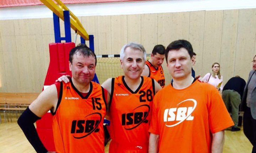 V.Ušackas žaidžia krepšinį Rusijoje