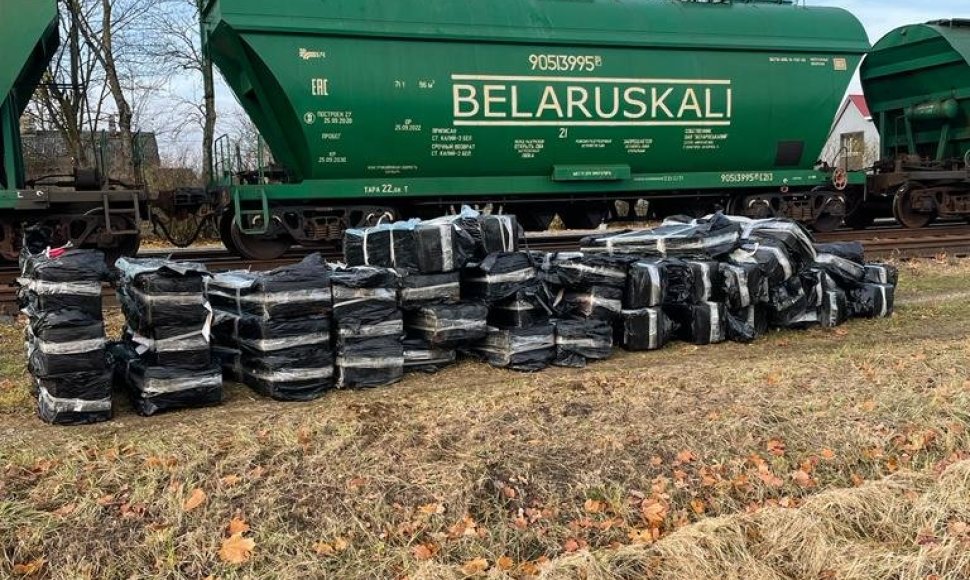 Traukinyje aptikta cigarečių kontrabanda