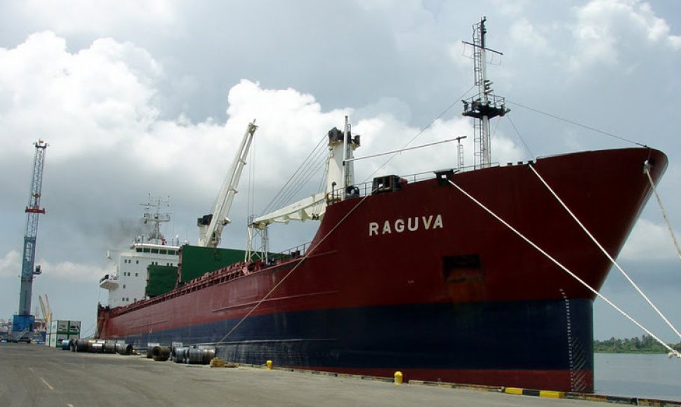 Bendrovei „Lietuvos jūrų laivininkystė" priklausantis laivas "Raguva"