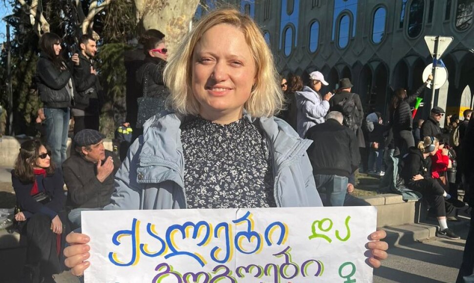 Žurnalistė, moterų teisių aktyvistė R.Jegorova-Askerova proteste Tbilisyje