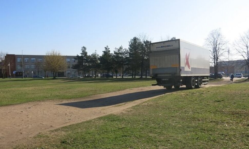 Nepatvirtintais duomenimis, prekybos centrą šiame sklype „Maxima“ planavo pastatyti iki šių metų rudens