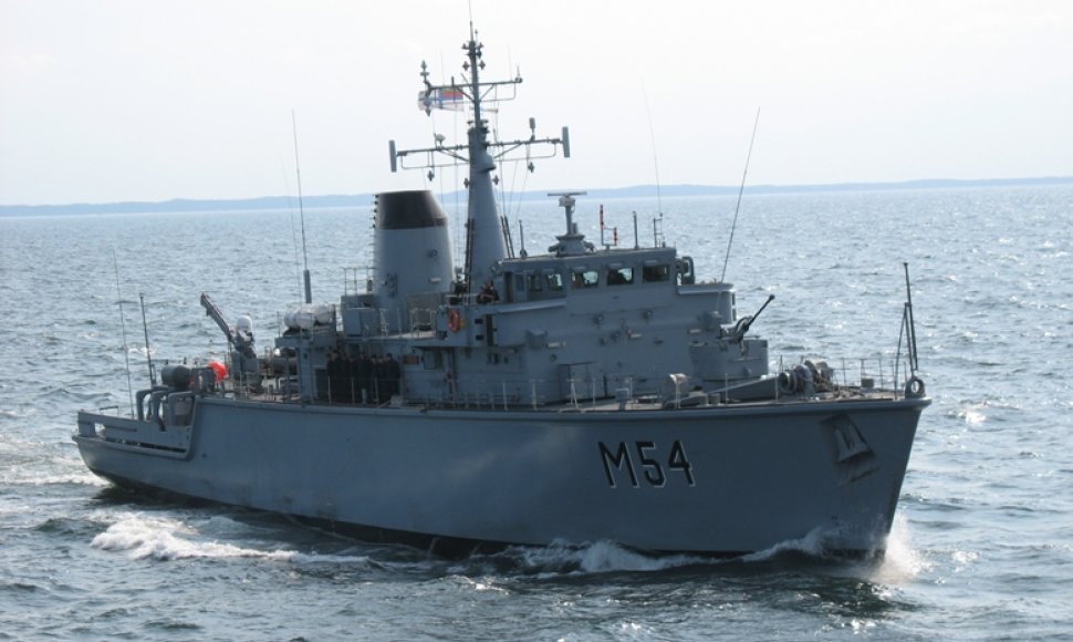 Laivas „Kuršis“ dalyvauja pratybose Latvijos vandenyse.