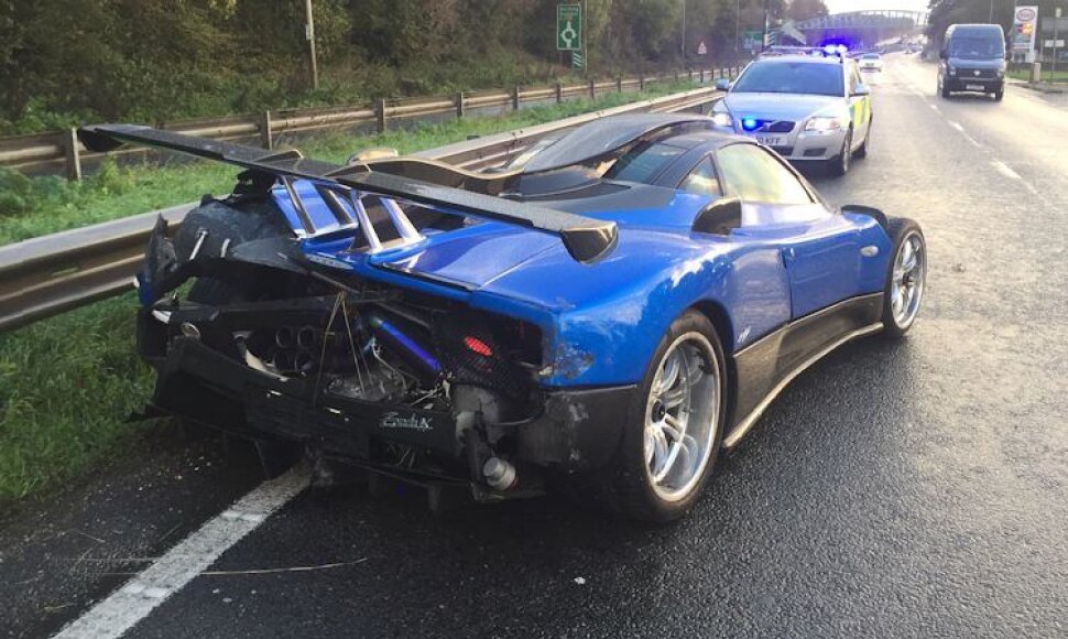 Avariją patyręs &bdquo;Pagani Zonda&ldquo;