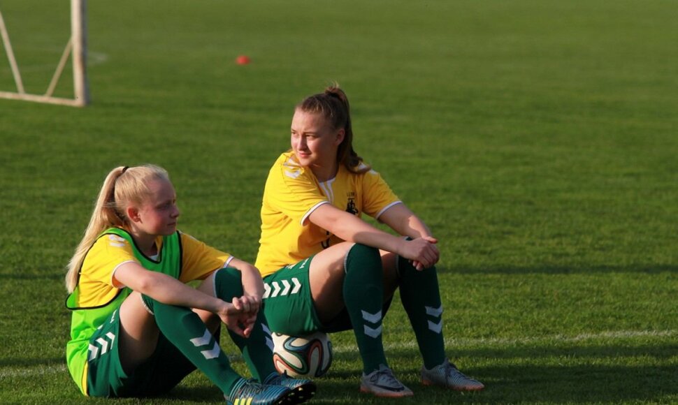 Lietuvos merginų futbolo rinktinė