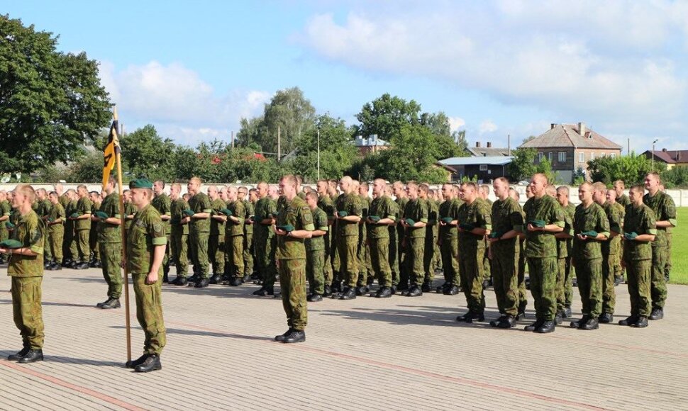 Į atsargą i&scaron;lydėti dar 340 tarnybą baigusių &scaron;auktinių