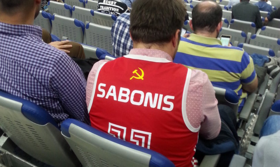 Madrido „Real“ sirgalius, dėvintis SSRS marškinėlius
