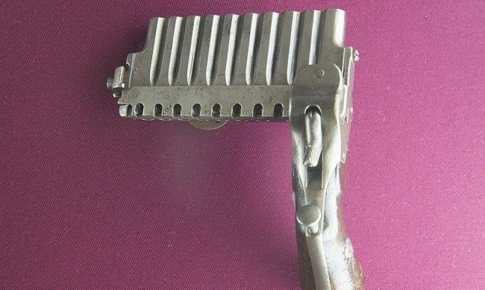 Vienas pistoletas - 10 vamzdžių ©Dosseman (CC BY-SA 4.0) | commons.wikimedia.org