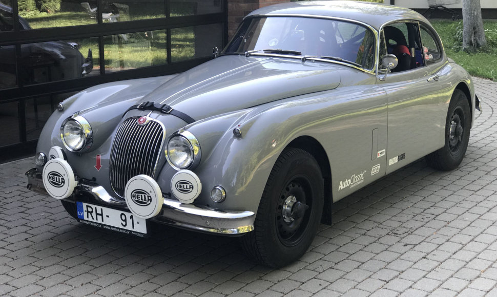 1958 m. „Jaguar XK150 FHC“