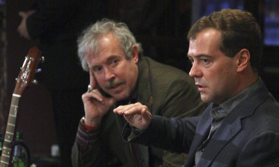 Rusijos rokeris Andrejus Makarevičius ir premjeras Dmitrijus Medvedevas