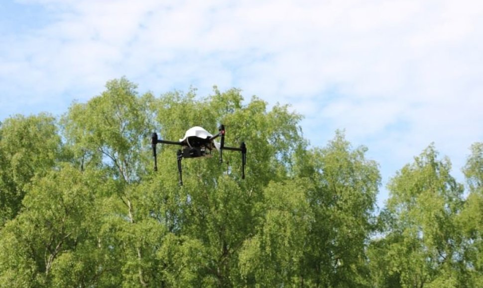 Kuršių nerijoje gaisravietę tyrinėjo į dangų pakelti dronai.