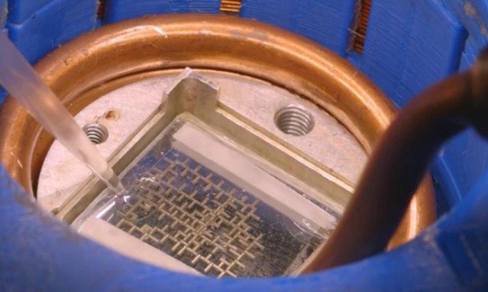 Kompiuteris, kurio veikimas pagrįstas vandens lašeliais