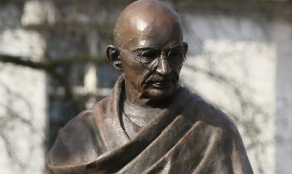 Mahatma Gandi skulptūra Londone