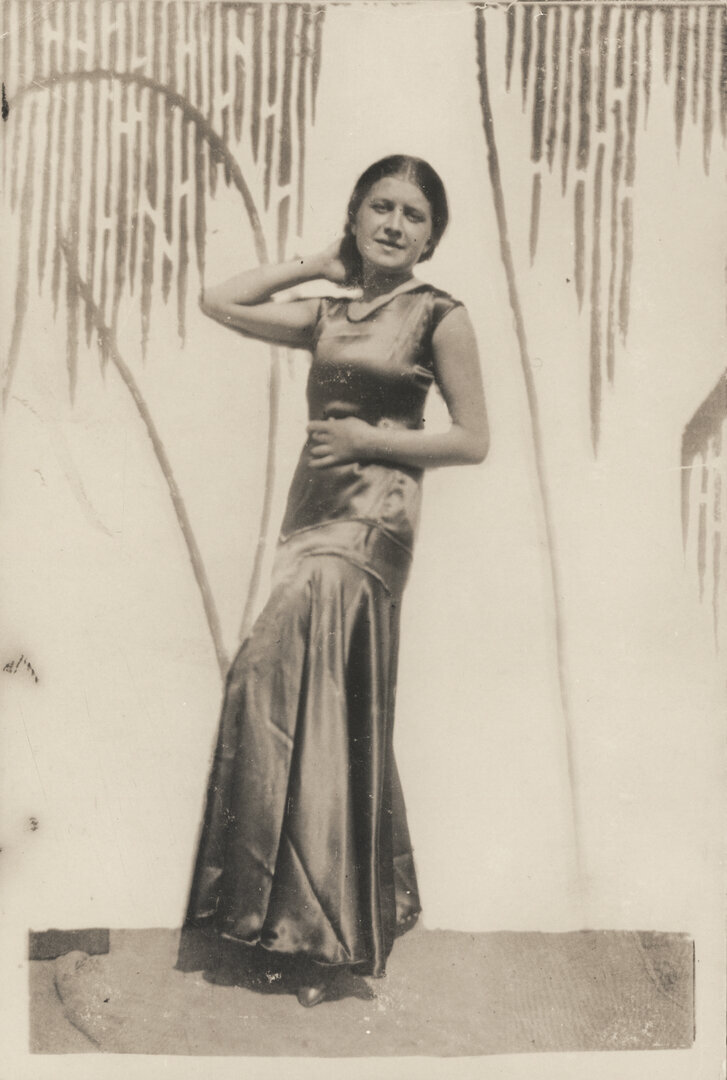 Vakarinė suknelė II. Jočiūnai, 1932