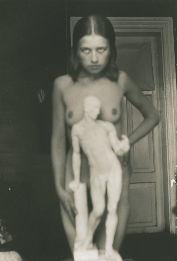 Niu su gipso modeliu. Kaunas, 1931