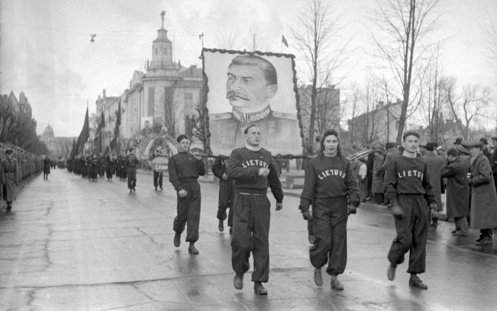 31-ųjų Spalio revoliucijos metinių demonstracija, 1948 m.