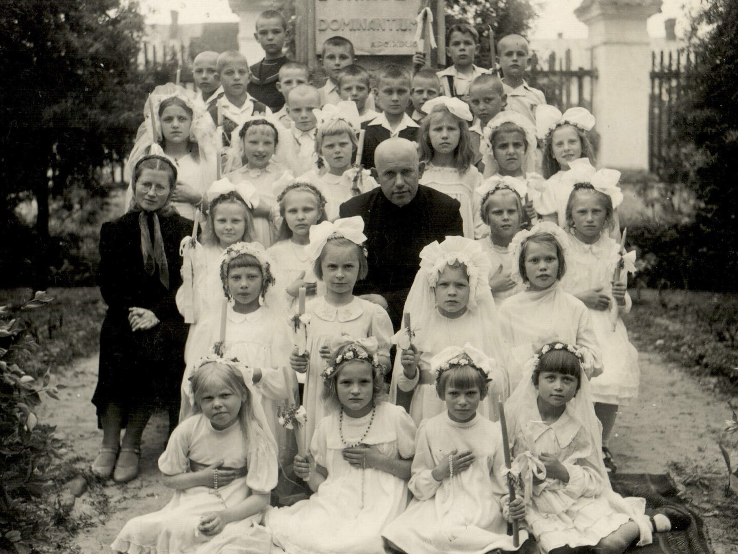 Henriko Pirmoji Komunija. Kauno &Scaron;vč. Trejybės bažnyčia. 1945 m. liepa