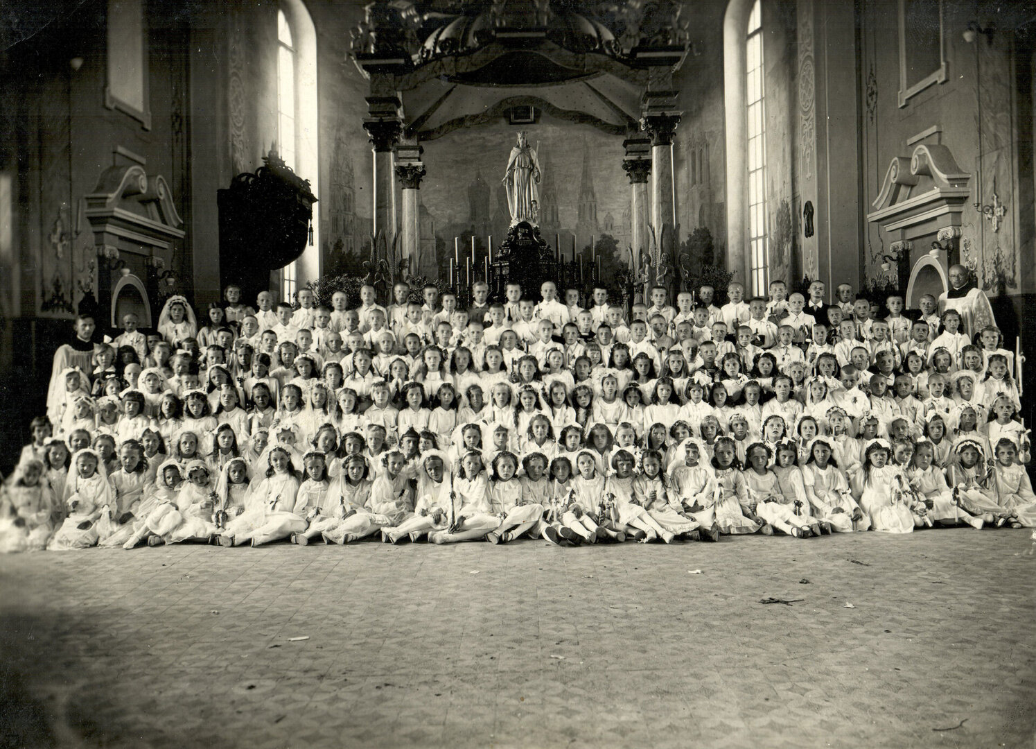 Pirmoji Komunija Panevėžio katedroje, 1940 m. gegužės 30 d.