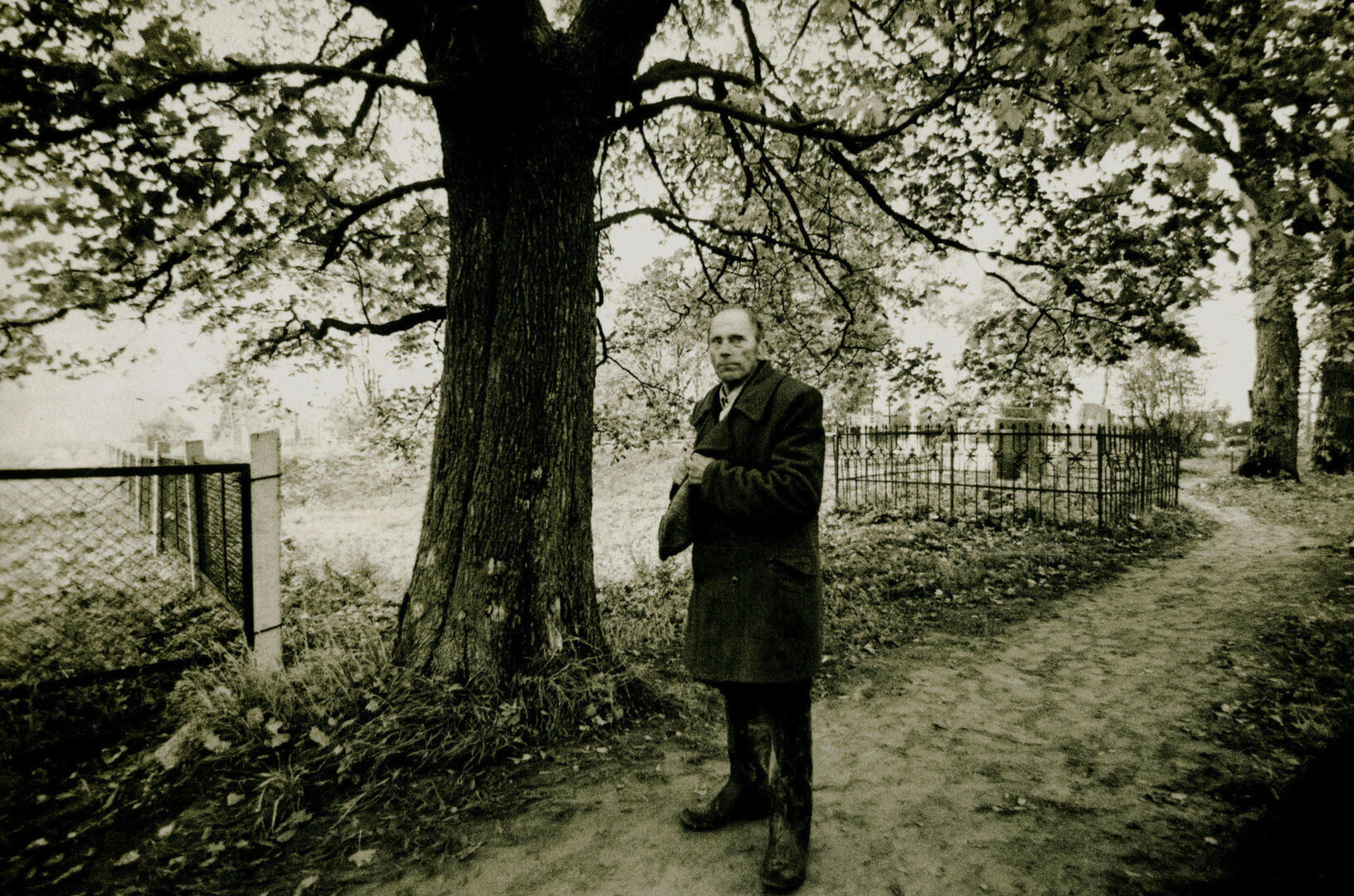 070. Vyras, atėjęs į tėvo laidotuves,1  1980. 70