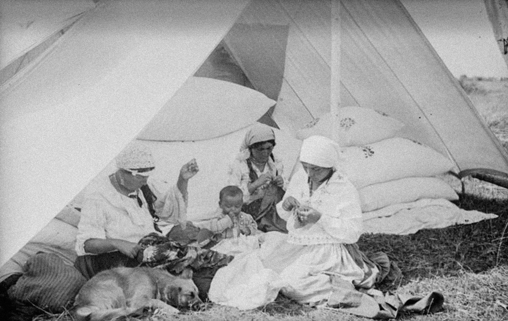 peliksas-bugailiskis-cigonu-taboras-prie-rekyvos-1936-m-liepos-men-siauliu-ausros-muziejaus-nuotr-5dc9300fea194