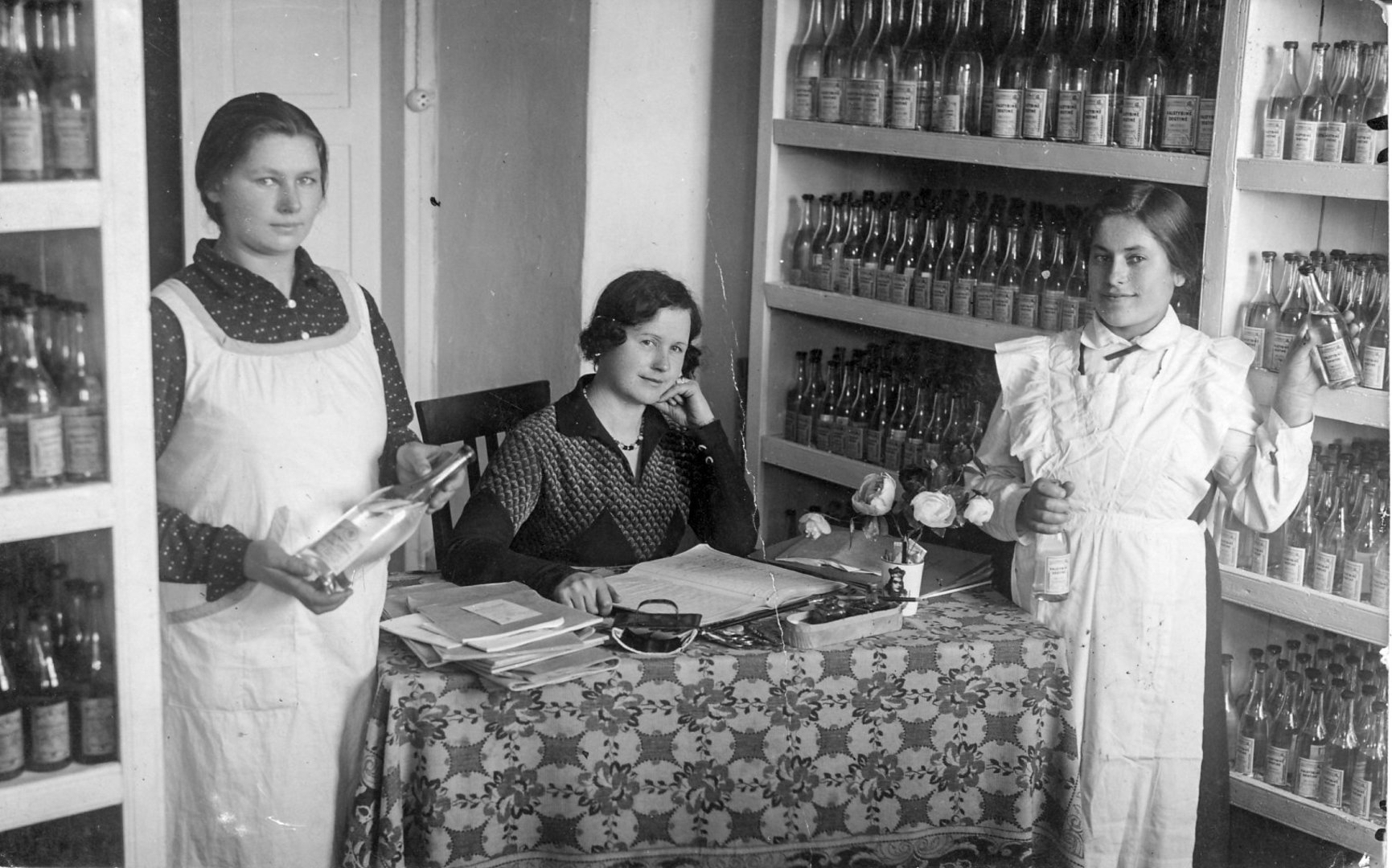 Valstybinė degtinės parduotuvė (monopolis) Vabalninke apie 1935 m.