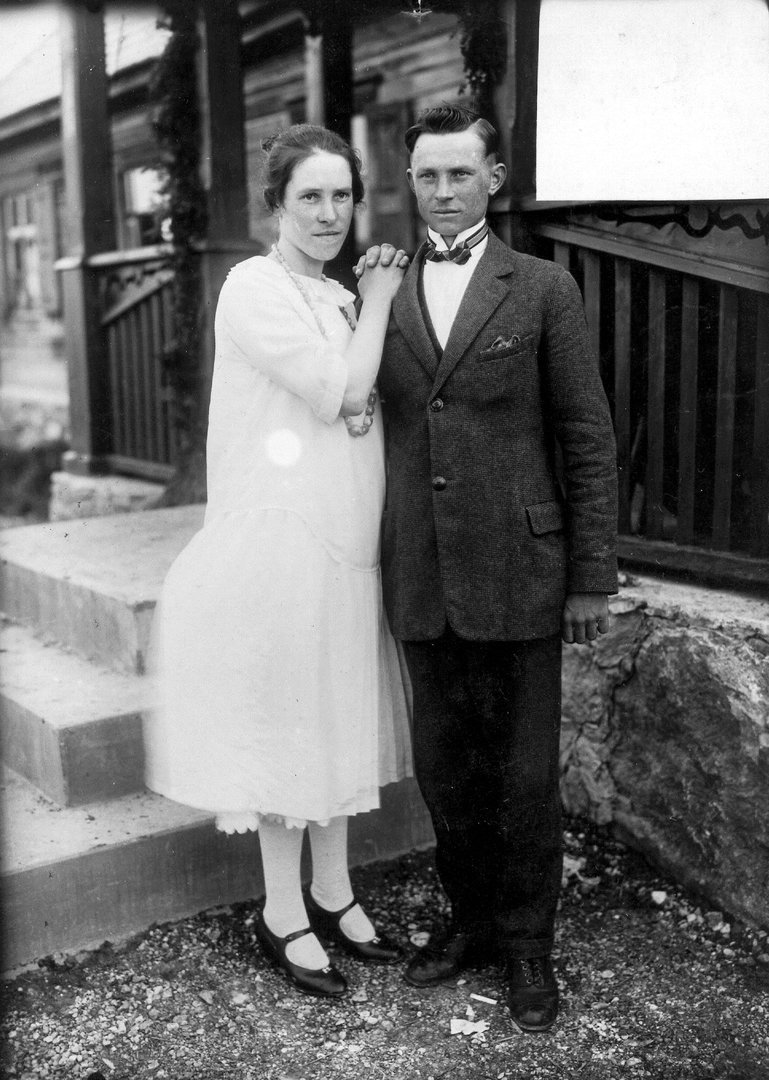 Šakenytė su broliu Vladu 1938 m.