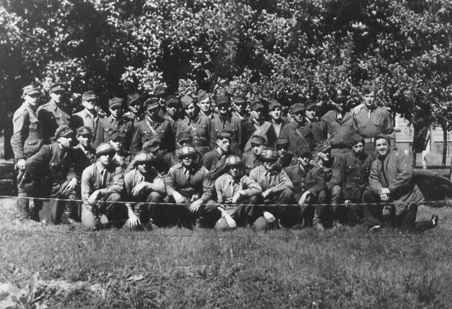 17 Į Vakarus prasiveržę ukrainiečių sukilėliai kartu su amerikiečių karo policininkais. Pasau, Vakarų Vokietija,1947 m. rugsėjis