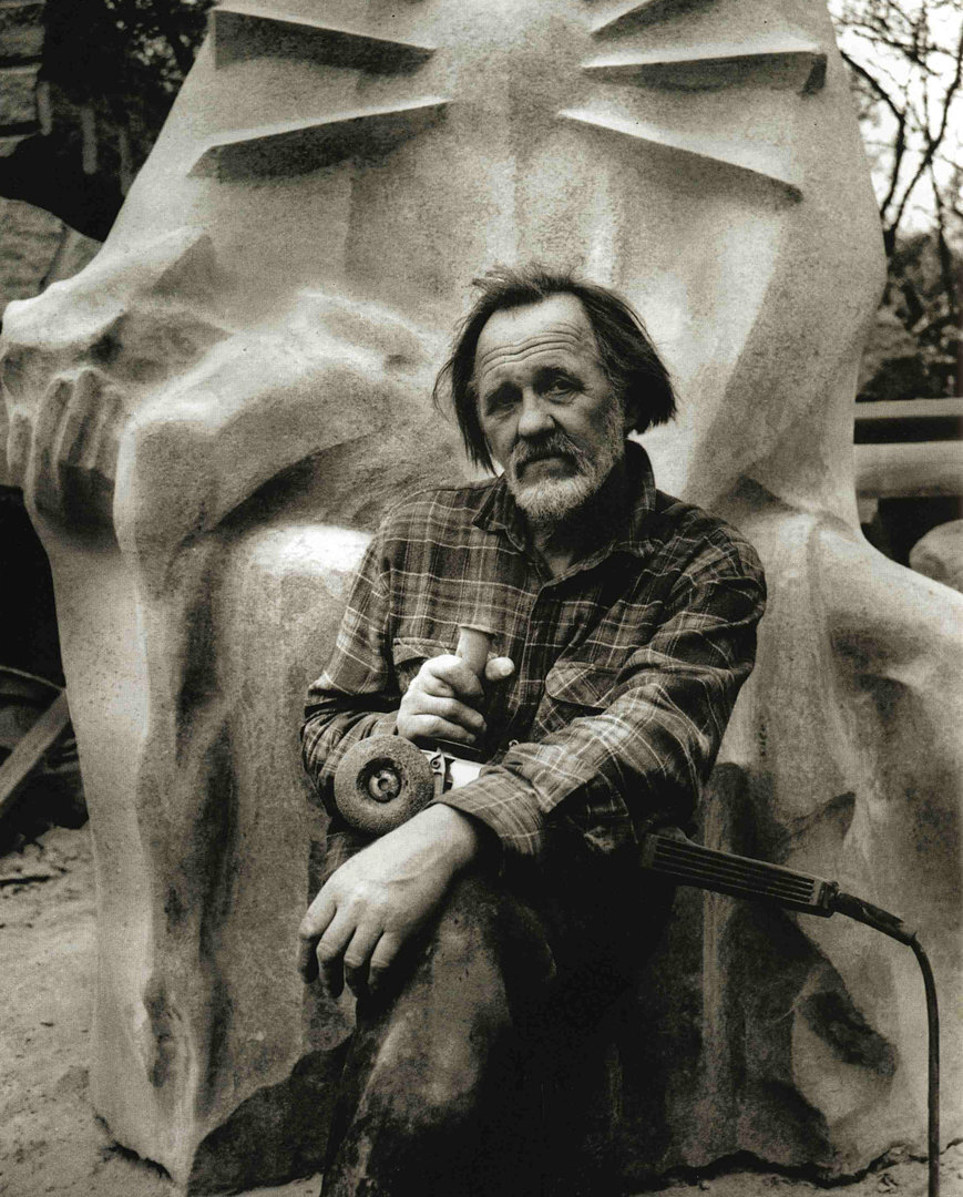 Antanas Kmieliauskas (1932-2019), tapytojas, grafikas, skulptorius, monumentalistas, 1992.