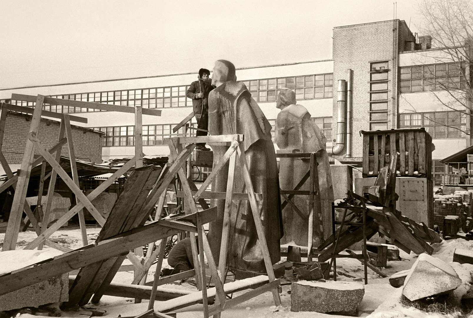 Gediminas Jokūbonis (1927- 2006 m.), skulptorius, 1987