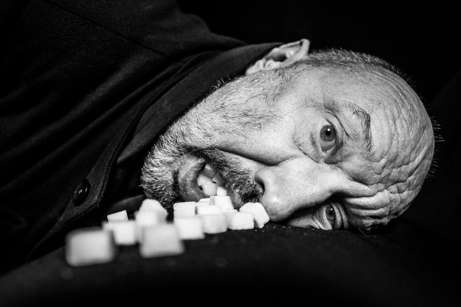 Aktorius Valentinas Masalskis. Fotosesija režisieriaus &Aacute;rp&aacute;do Schillingo spektaklio plakatui. Jaunimo teatras. 2018, Vilnius