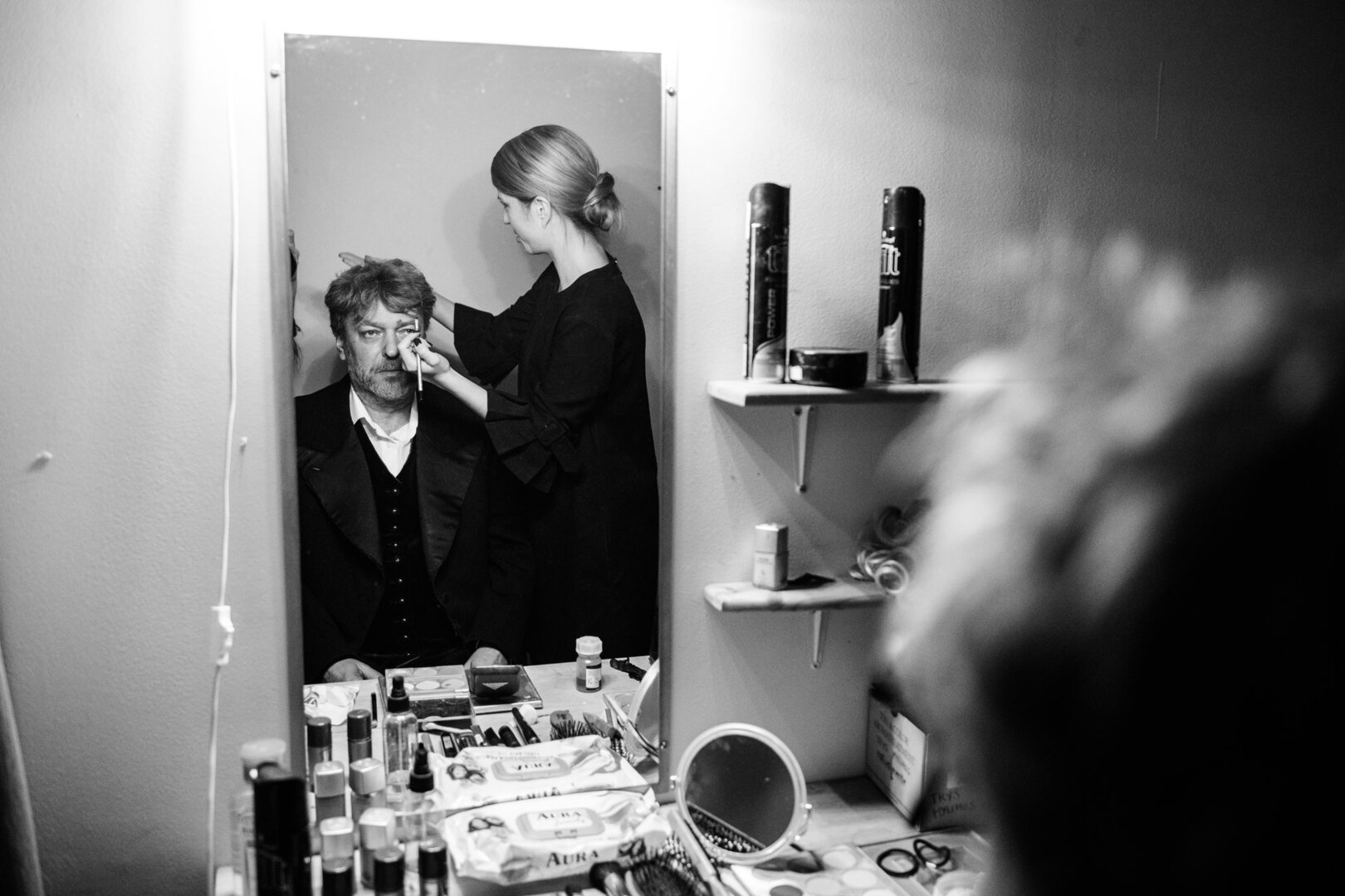Aktorius Gediminas Storpir&scaron;tis ir grimuotoja Jūratė Masiulienė prie&scaron; spektaklį. Jaunimo teatras. 2018, Vilnius