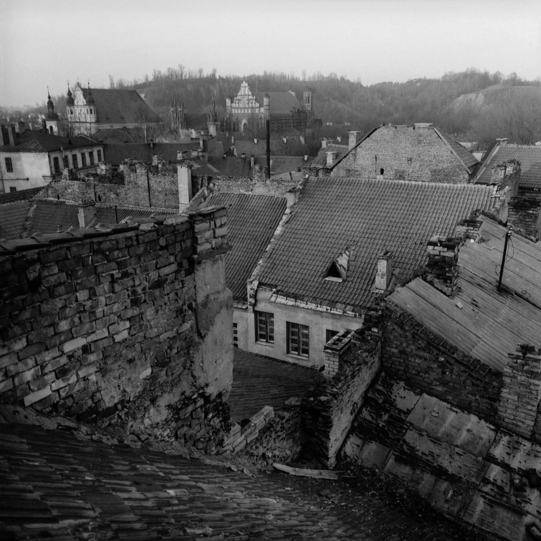 Nuo namo Gorkio gatvėje, 1986