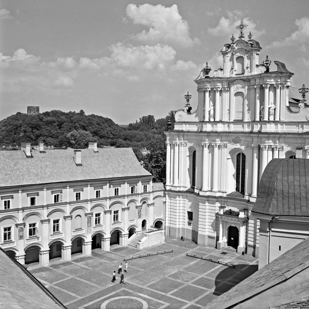 &Scaron;v. Jonų bažnyčia nuo Vilniaus universiteto bibliotekos saugyklos, 1980