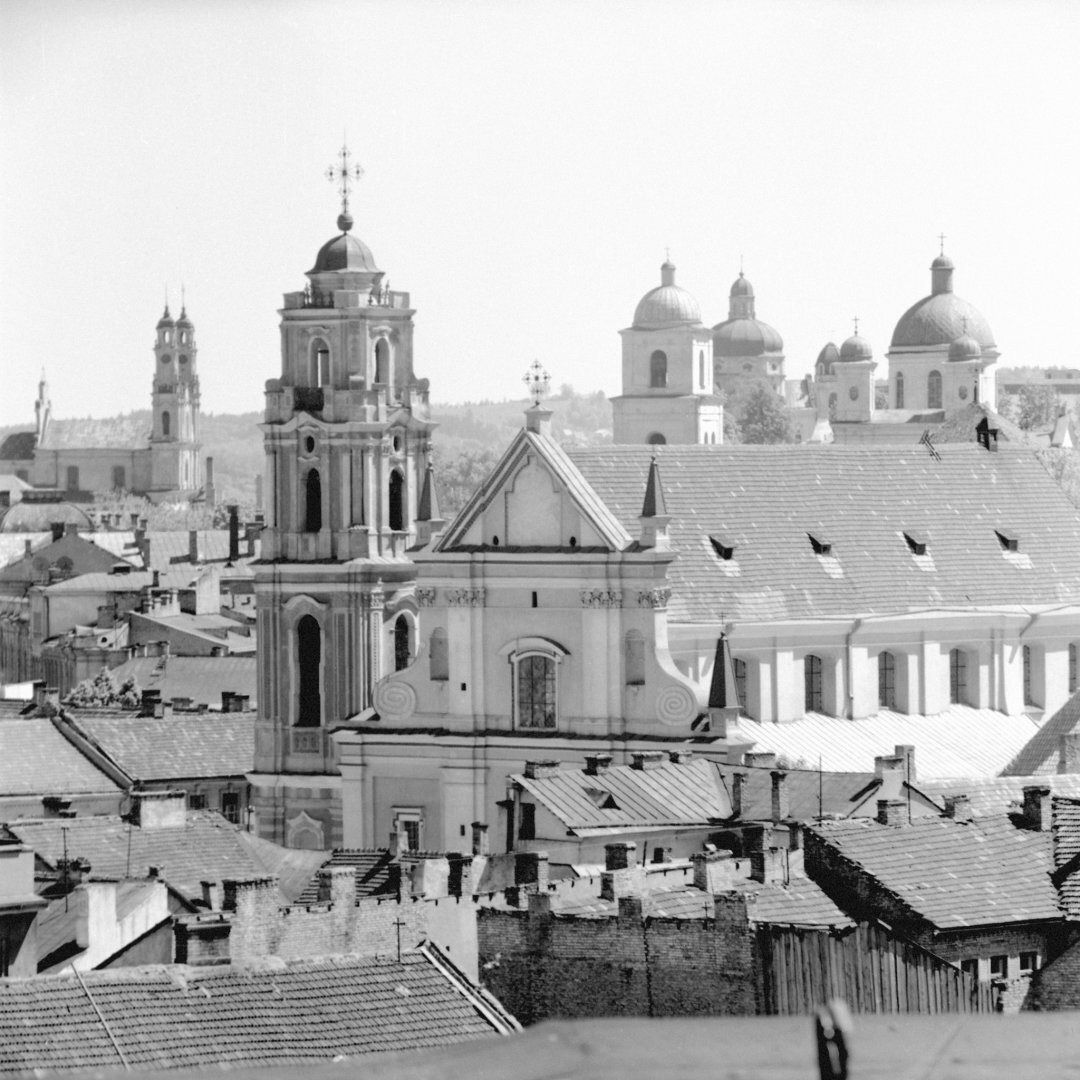 Bažnyčių bok&scaron;tai nuo &Scaron;lifavimo staklių gamyklos stogo, 1973