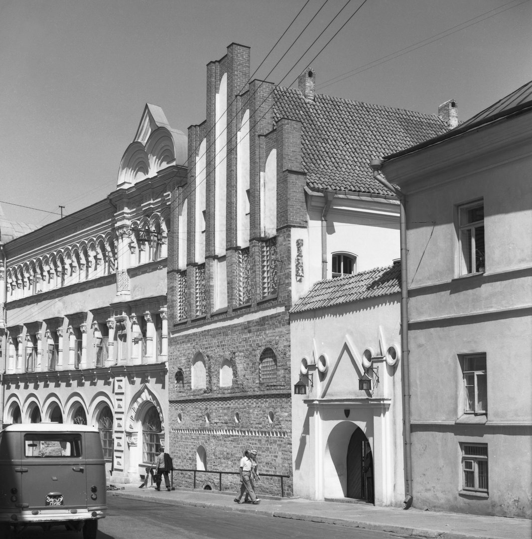 Au&scaron;ros vartų gatvė, 1977