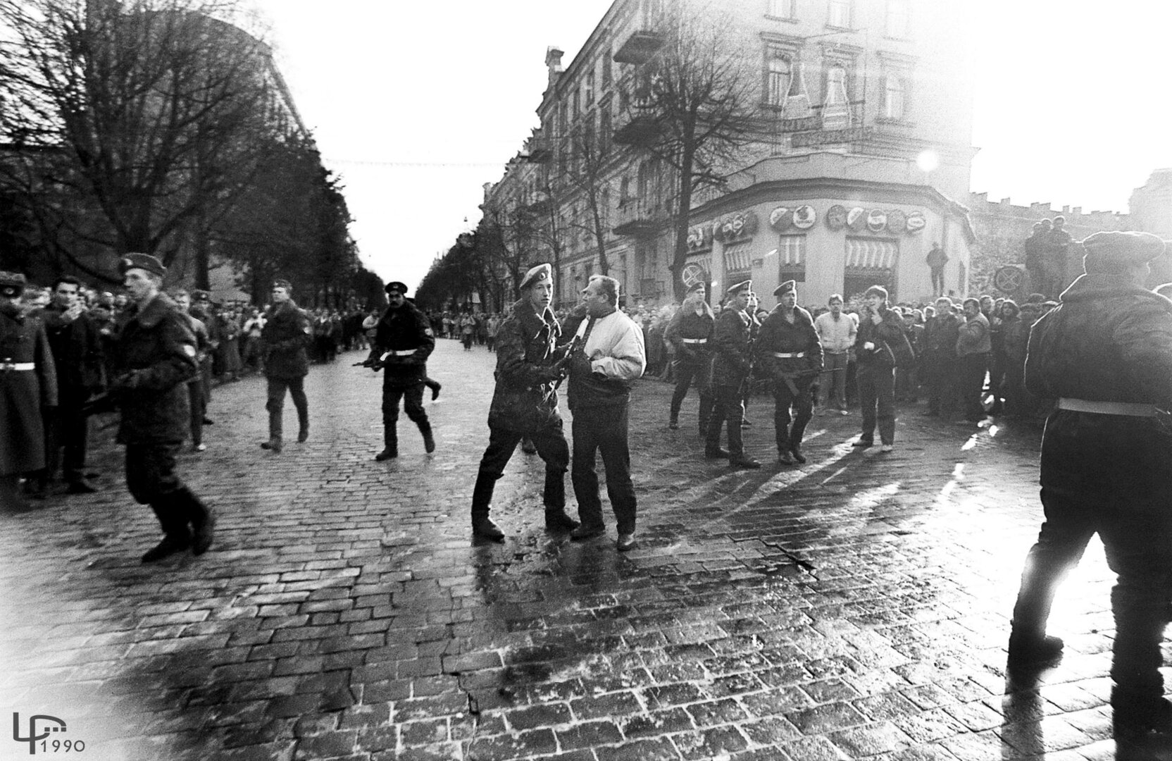 Paskutinis karinis Raudonojo spalio paradas Vilniuje, 1990